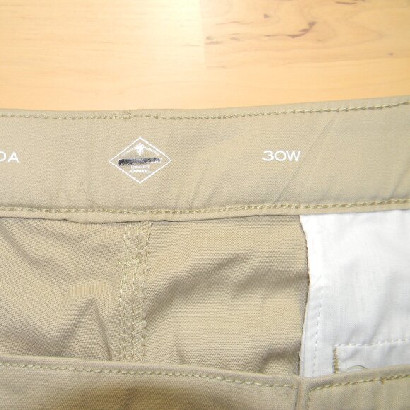 Womens Khaki Bermuda Shorts Plus Sz 30w St. John's Bay Pockets Stretch NWOT - Picture 3 of 5
